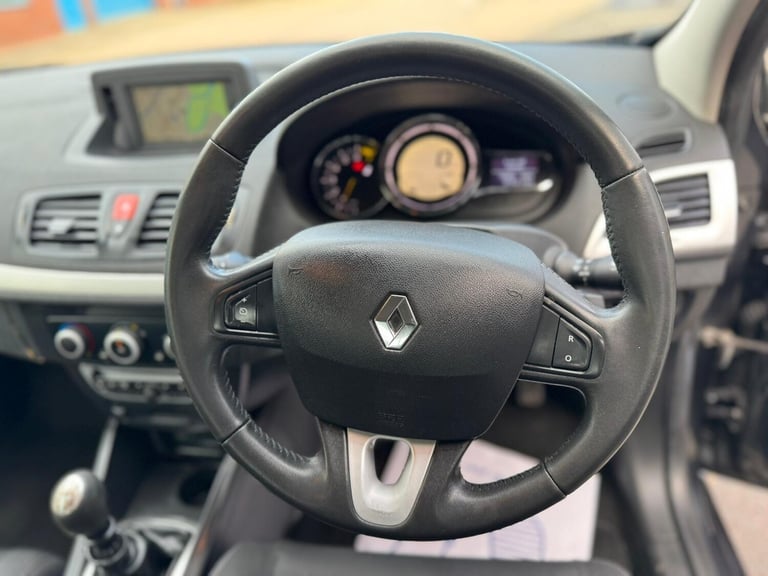 2011 Renault Megane 1.6 16V Dynamique TomTom Euro 5 5dr HATCHBACK Petrol Manual