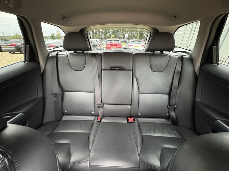 2015 Volvo XC60 2.4 D5 SE Lux Nav SUV 5dr Diesel Auto AWD Euro 6 (s/s) (220 ps) ESTATE Diesel Aut...