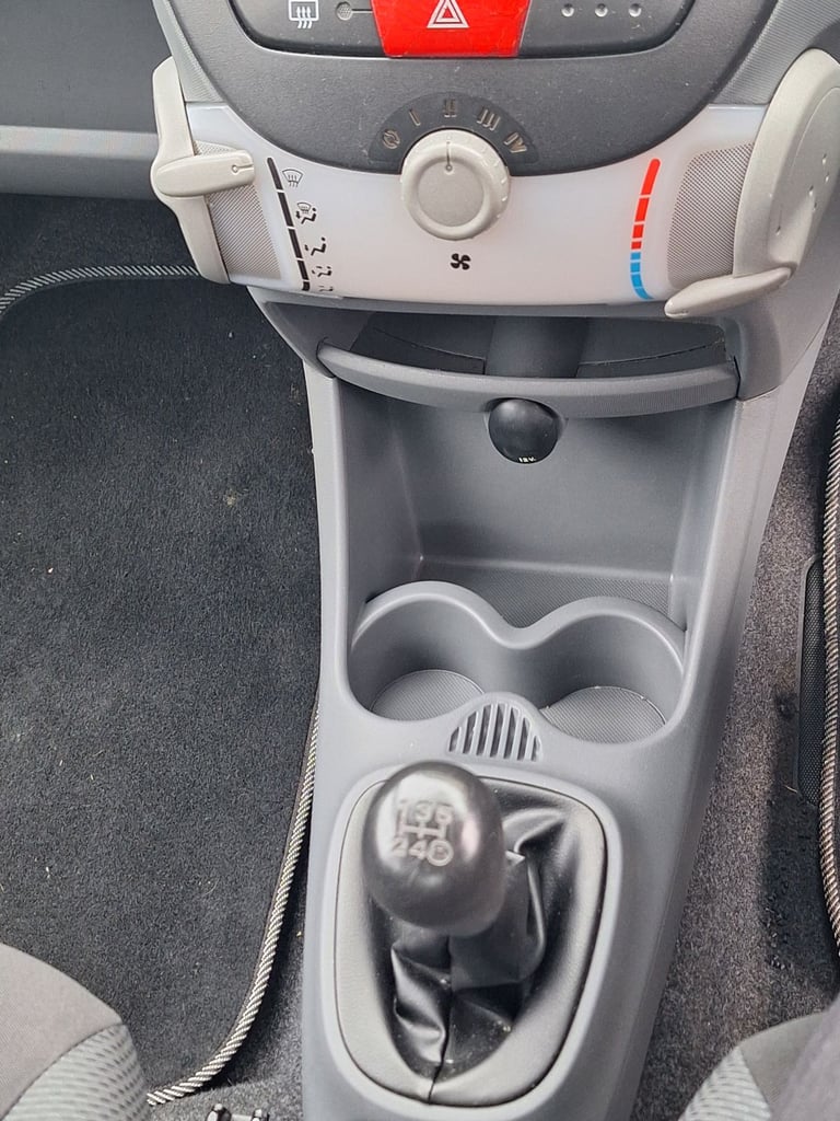 Price dropped .. Aygo 2006