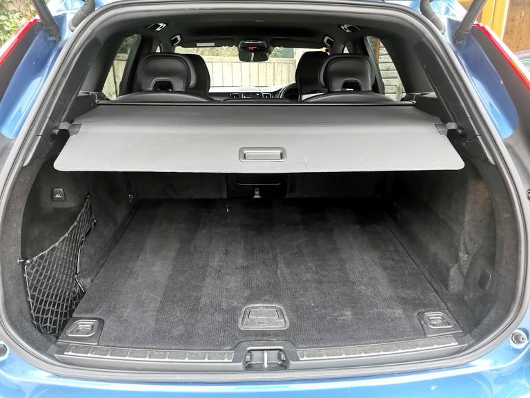 2019 Volvo XC60 2.0 B4D R DESIGN 5dr AWD Geartronic ESTATE Diesel Automatic