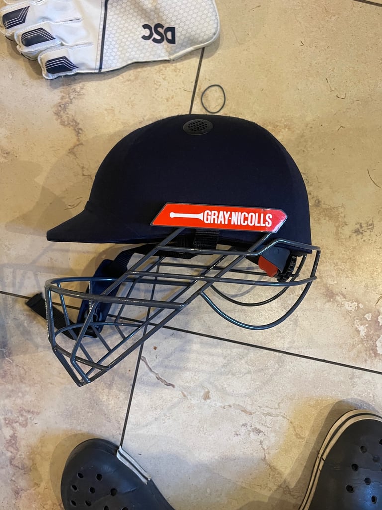 Complete junior/youth cricket gear
