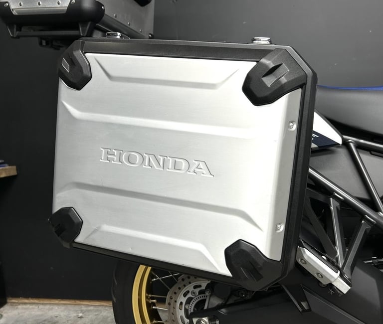 2018 18-PLATE HONDA AFRICA TWIN CRF1000 14,709 MILES * IMMACULATE * EXTRAS *