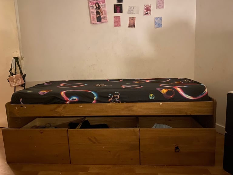 Oak wood single bed