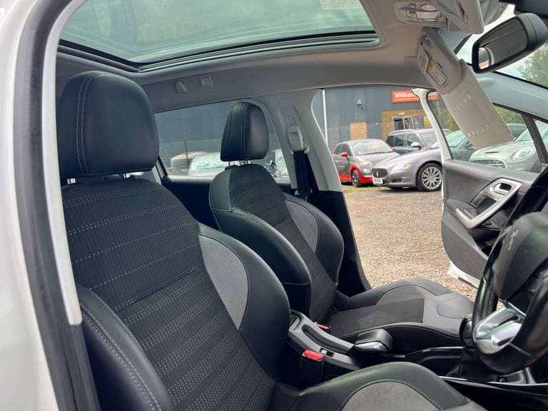 2018 68 PEUGEOT 2008 1.2 PURETECH ALLURE PREMIUM 5DR ONLY 33,000 MILES F/S/H