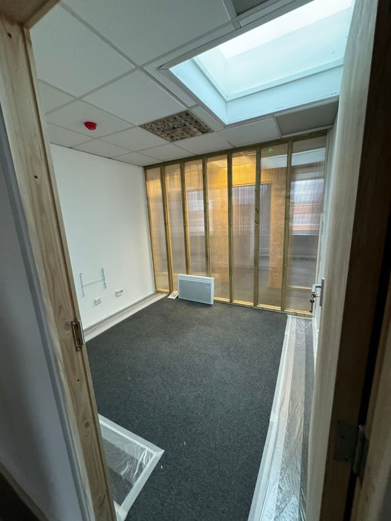20% Off on Creative Workspace | Artist / Beautician Studio | Woodford Green, IG8
