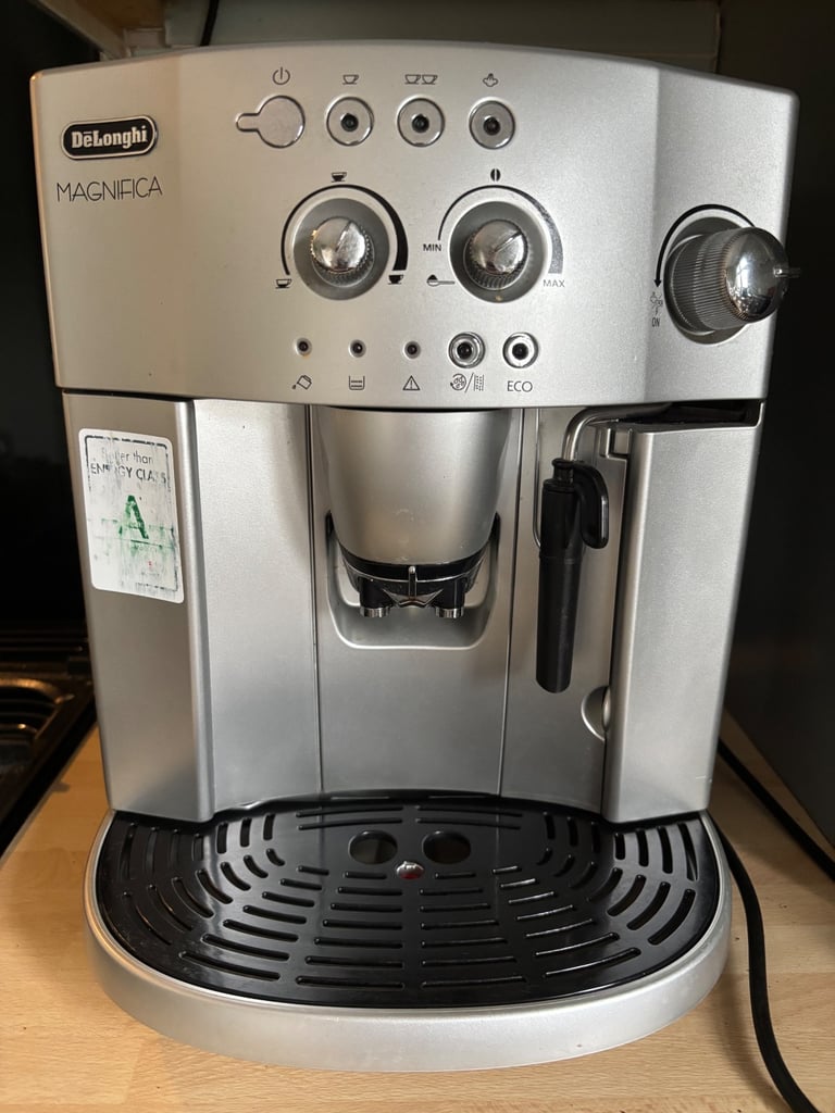 Delonghi Magnifica Bean to Cup Coffee Machine