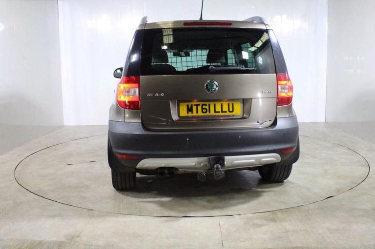 2012 61 SKODA YETI 2.0 TDI ELEGANCE SUV 5DR DIESEL DSG 4WD EURO 5 (140 PS) DIESE