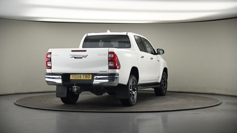 2024 Toyota Hilux 2.8 D-4D Invincible Pickup Double Cab 4dr Diesel Auto 4WD Euro 6 (s/s) (204 Pic...