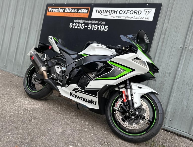 GOREGOUS ONE OWNER 2023/23 KAWASAKI ZX10-R PERFORMANCE MOTORCYCLE