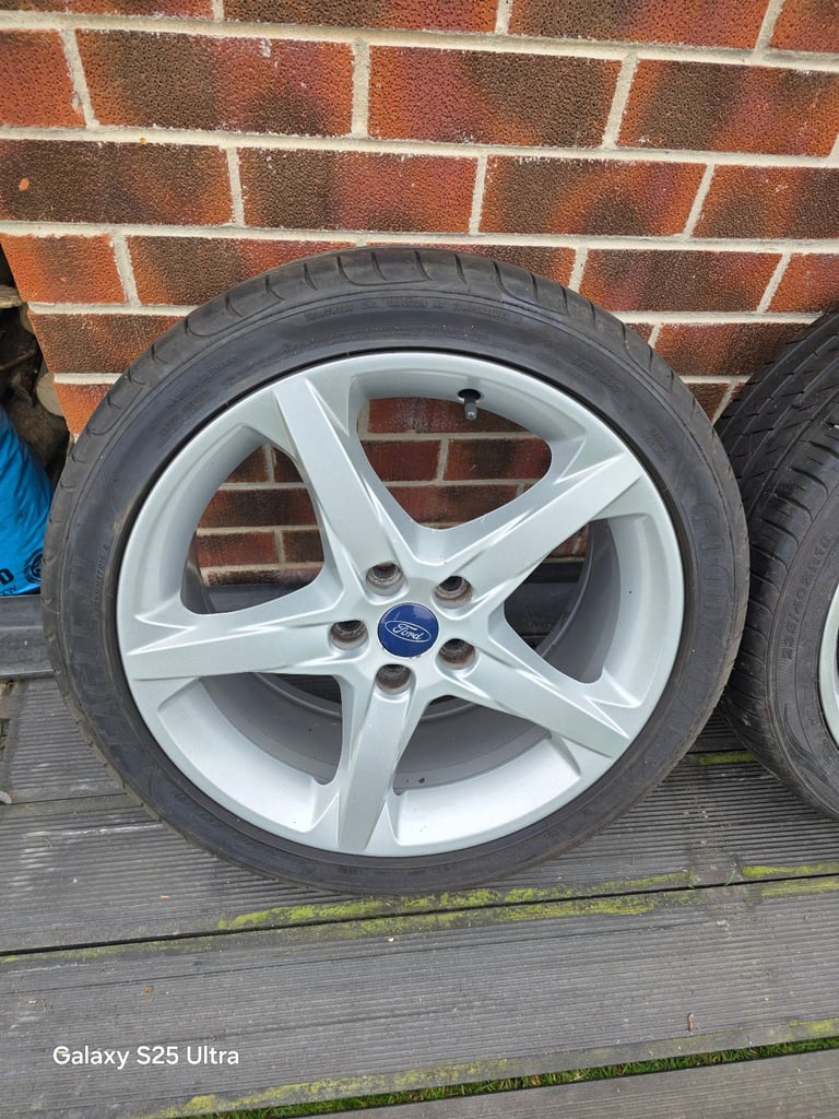 Ford Focus 2013 wheels and tyres