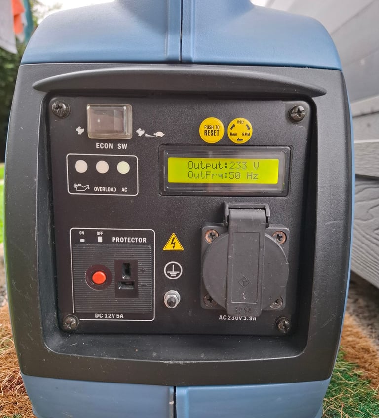 Hyundai 1000W Portable Petrol Inverter 4-stroke suitcase style generator Generator - HY1000Si