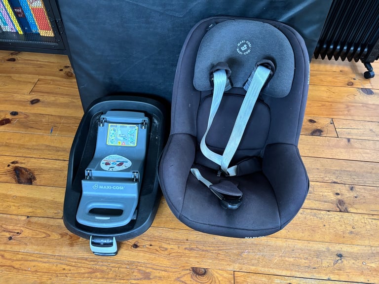 image for Maxi-Cosi ISOFIX & Pearl Pro car seat