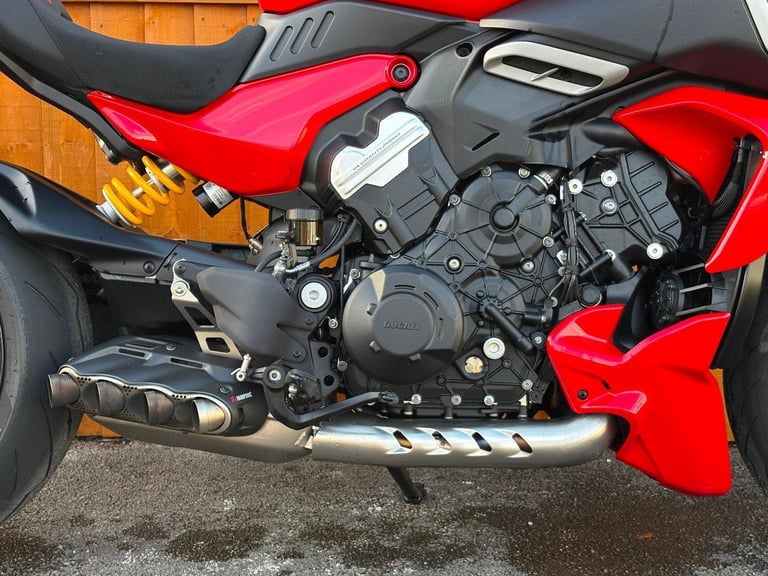 2025 Ducati Diavel V4 with full akro exhaust system