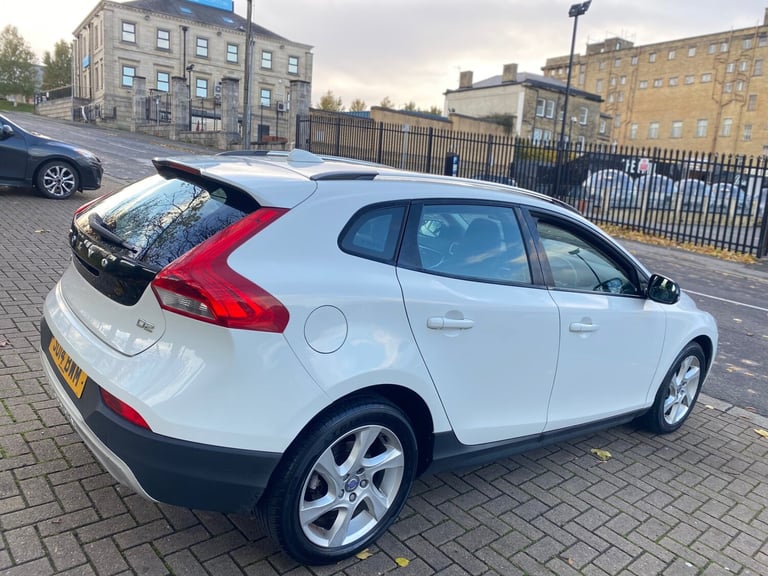 2014 Volvo V40 D2 Cross Country Lux 5dr Powershift HATCHBACK Diesel Automatic