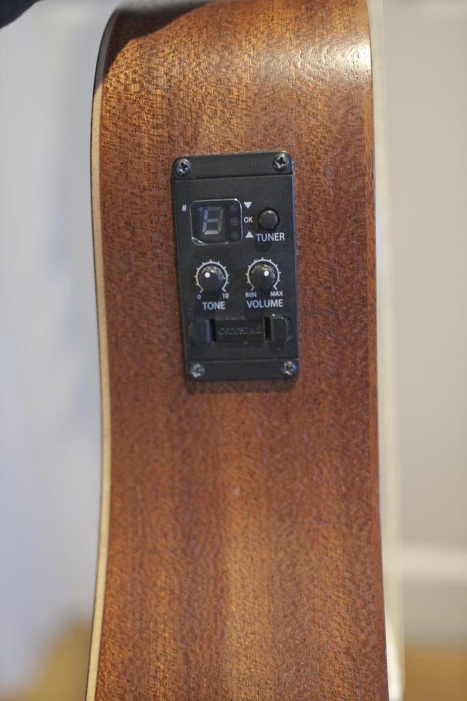Baby Taylor BT2e