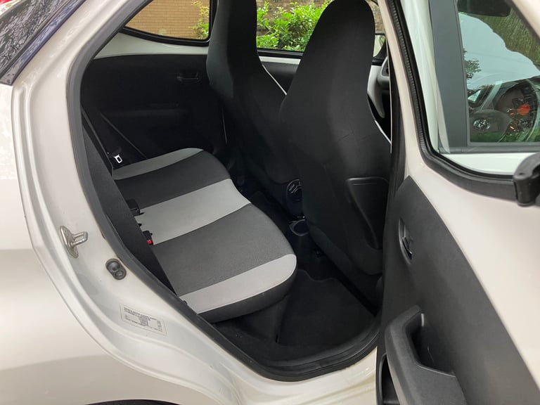 2017 TOYOTA AYGO 1.0 VVTi X-Play 5dr **CARPLAY - TOP SPEC - FULL MOT - ONLY 26,000 MILES**