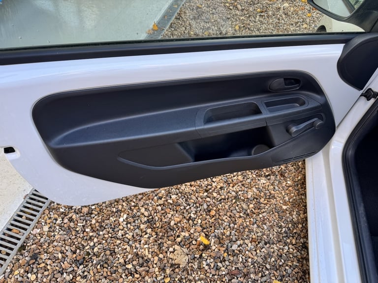 VOLKSWAGEN UP 1.0 Take up! 2012