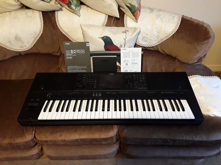Yamaha PSR SX-700 Workstation Keyboard