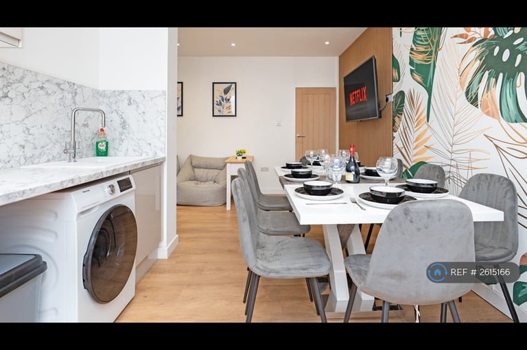 3 bedroom flat in London Road, Portsmouth, PO2 (3 bed) (#2615166)