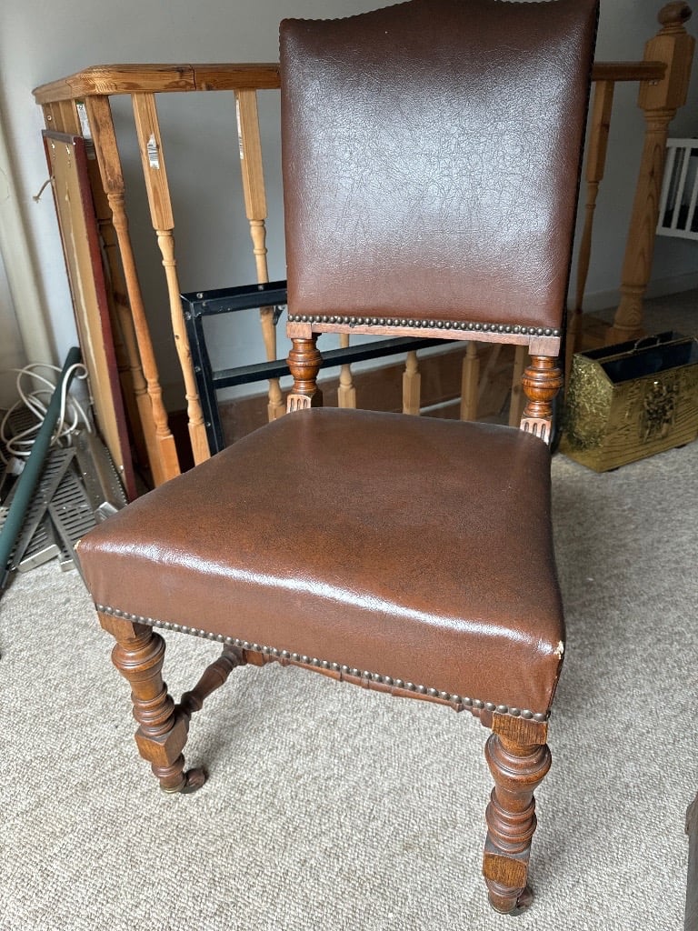 Antique Oak Victorian chair bobbin turned legs with front castors. 