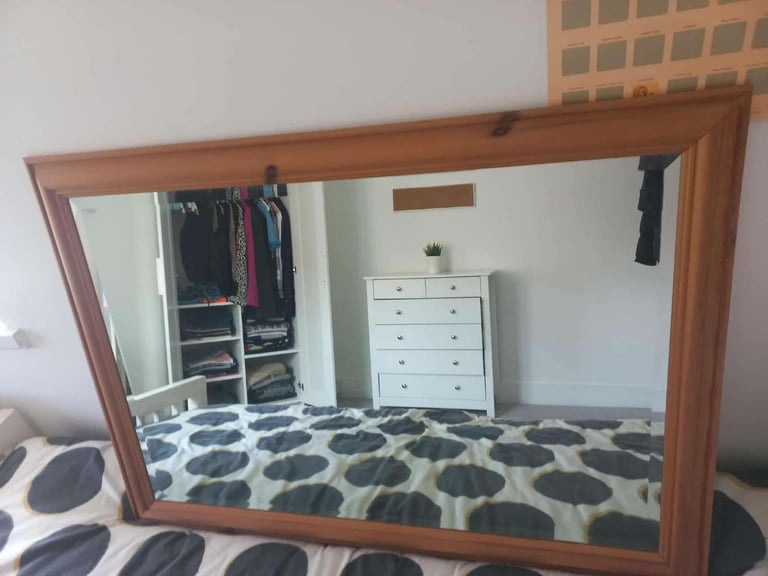 Large pine wall mirror - help with local delivery