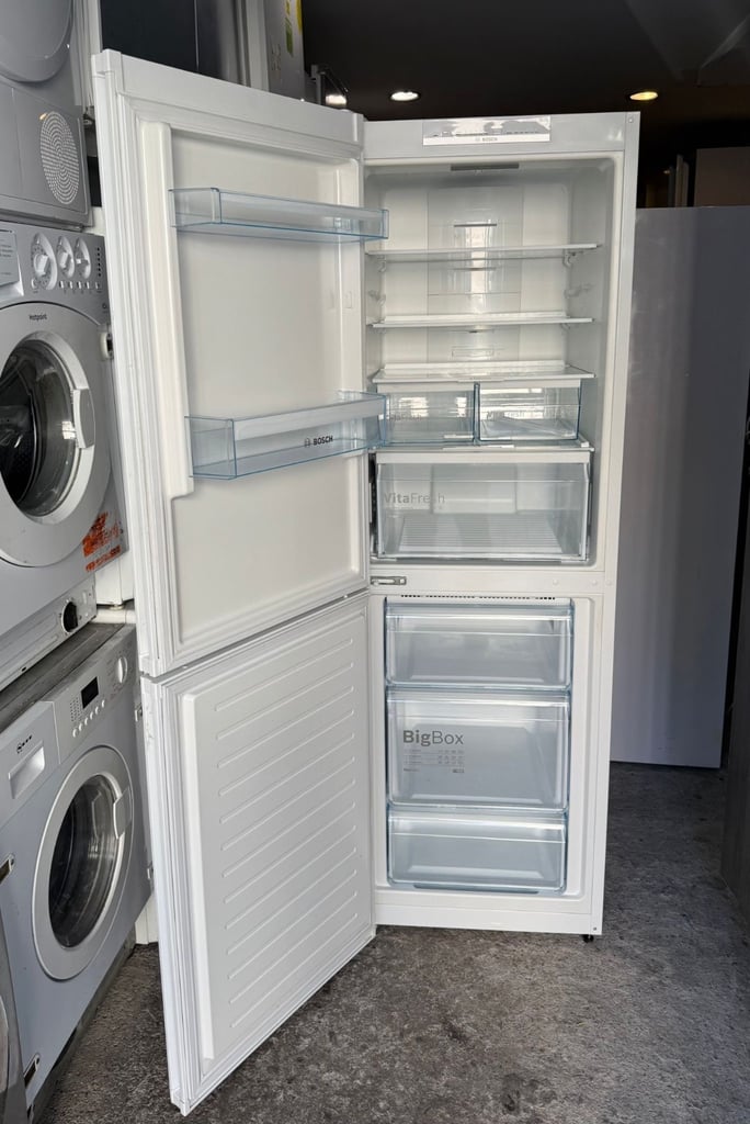 Bosch Tall Fridge Freezer With Free Delivery N Warranty 