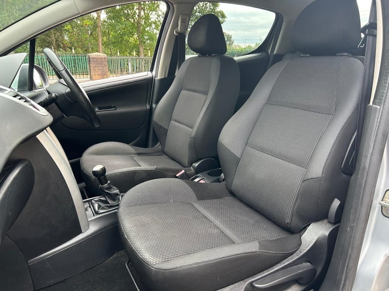 2011 Peugeot 207 1.4 VTi Sportium Euro 5 5dr HATCHBACK Petrol Manual