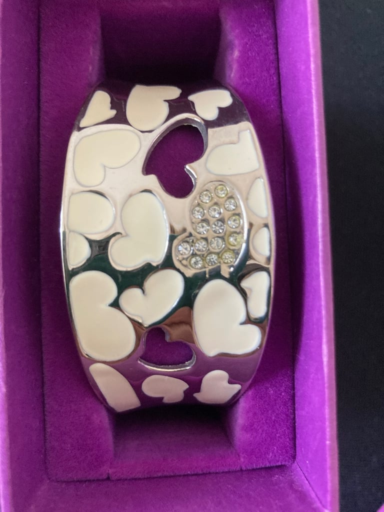 image for Bracelet with white hearts. New