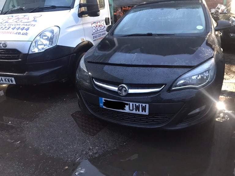 Vauxhall Astra.  Black Bonnet. Breaking spares parts 
