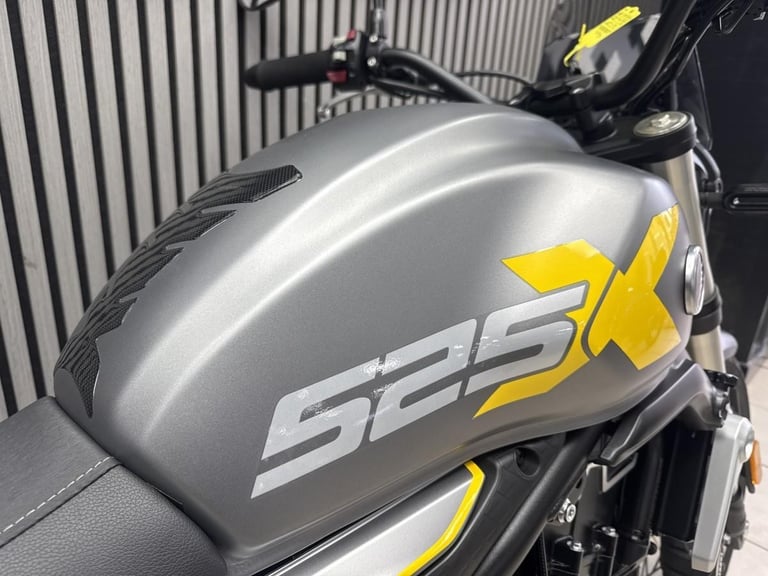 Voge ac525X in grey with yellow decals and only 211 Miles retro adventure