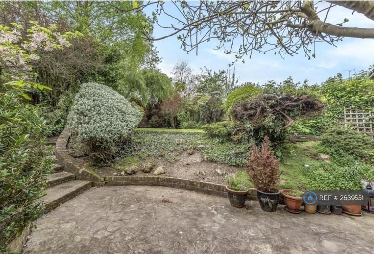 image for 1 bedroom flat in Creighton Avenue, London, N10 (1 bed) (#2639551)