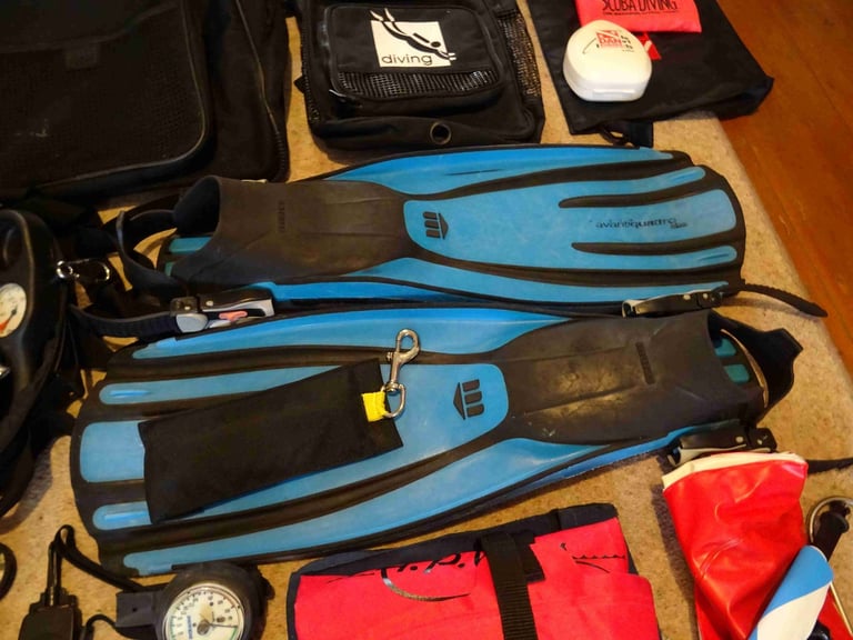 Scuba diving equipment