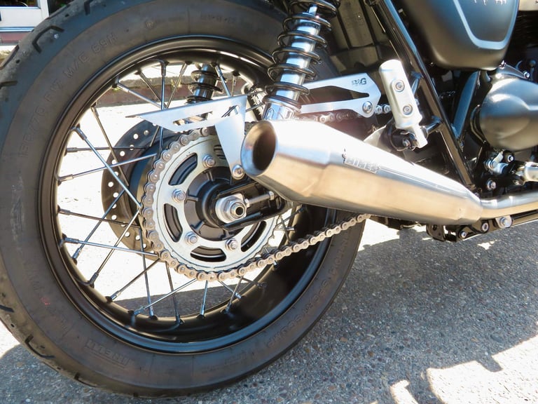 TRIUMPH BONNEVILLE STREET TWIN 900 BRAT TRACKER EDITION 