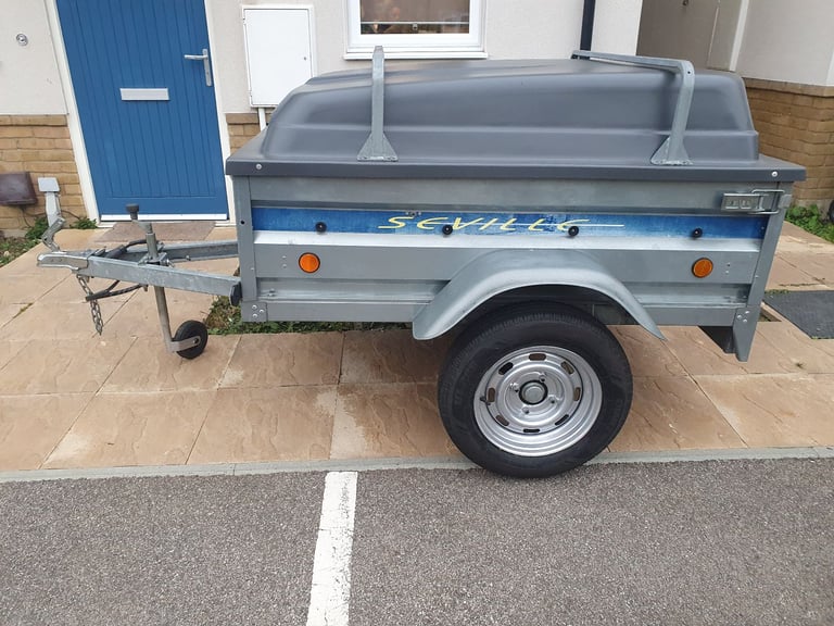Lider Seville trailer with lockable hard top and load bars 