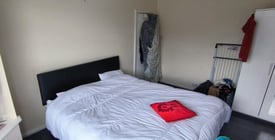 Large Bright Double room in a shared house