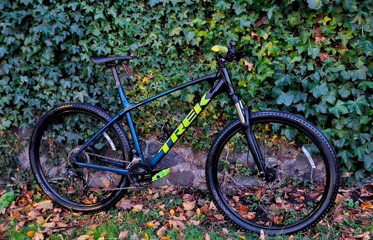 image for TREK MARLIN 5, 29ER HARDTAIL WITH HYDRAULIC BRAKES [USED TWICE SIZE LARGE £300