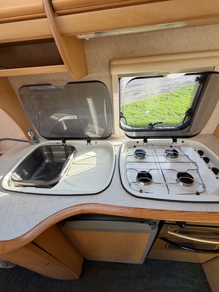  Baily pageant caravan 