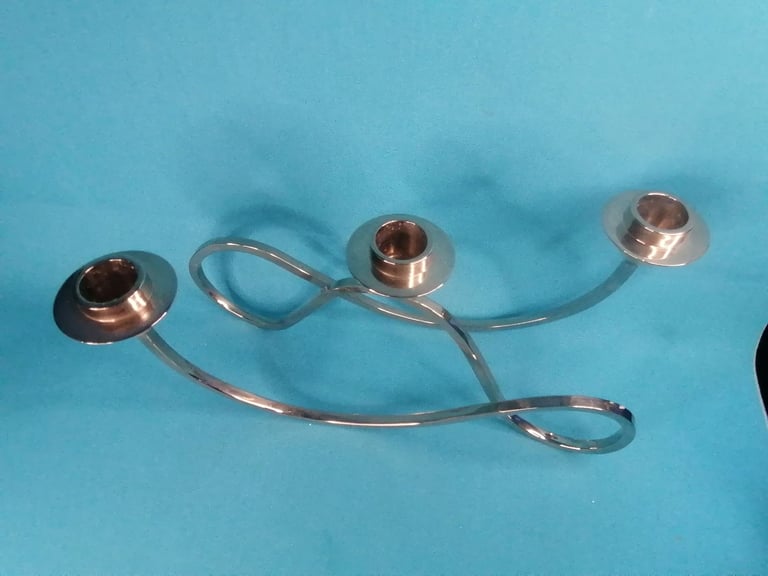 10-inch length and 5,3inch height. Triple Candle Holder In Chrome Metal 1980. 