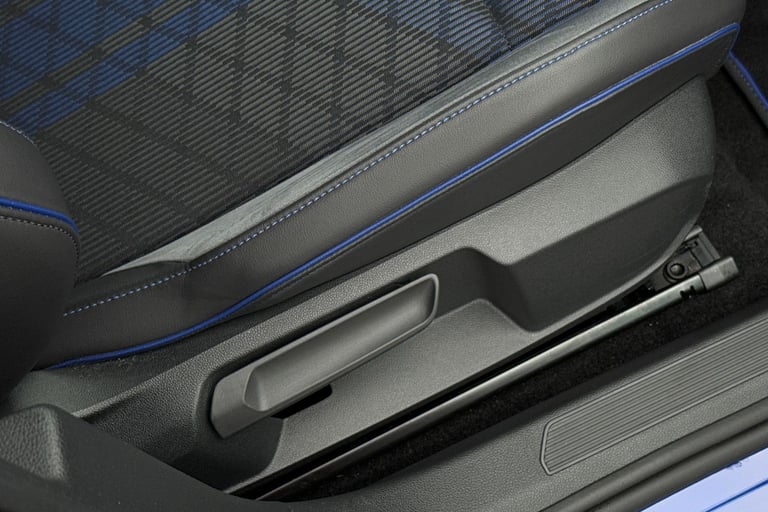 2023 Volkswagen Golf 2.0 TSI 320 R 4Motion 5dr DSG **REAR SIDE AIRBAGS, 19' ESTORIL BLACK A Hatch...