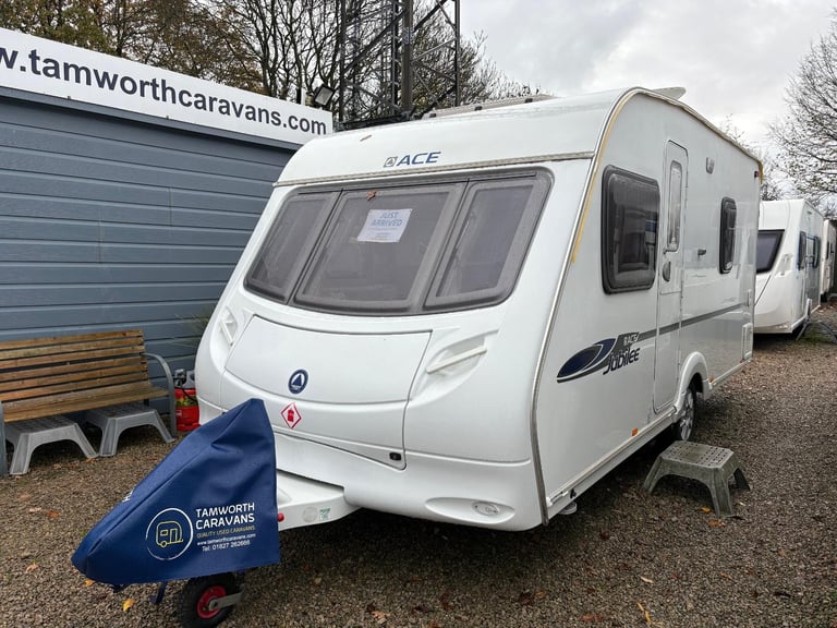 ACE JUBILEE ENVOY - FIXED BED CARAVAN WITH CORNER WASHROOM & MOTORMOVER