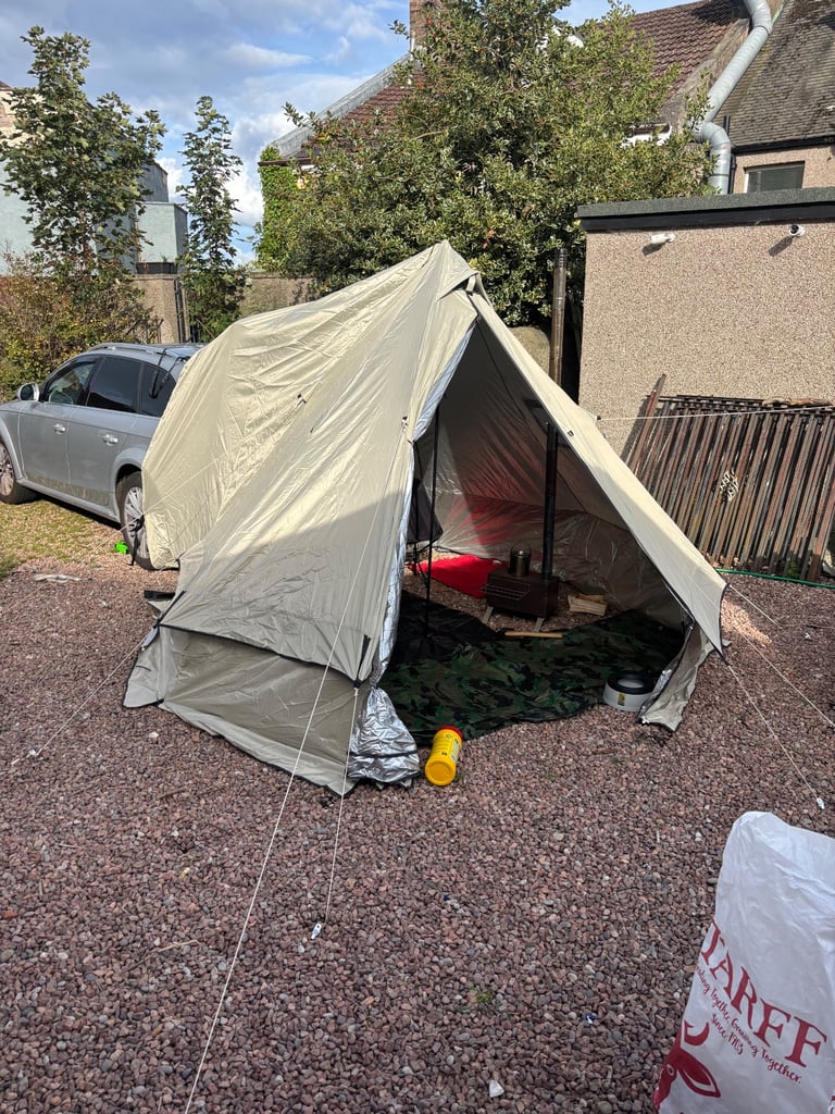 Car bell tent with log burner 