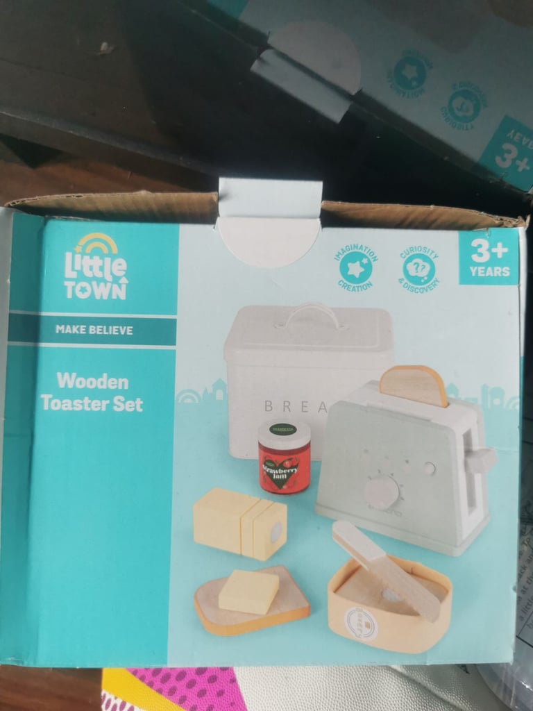 Brand new wooden Toaster set 