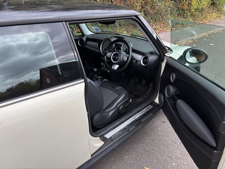 Mini Cooper, Hatchback, 2010, Manual, 1598 (cc), 3 doors
