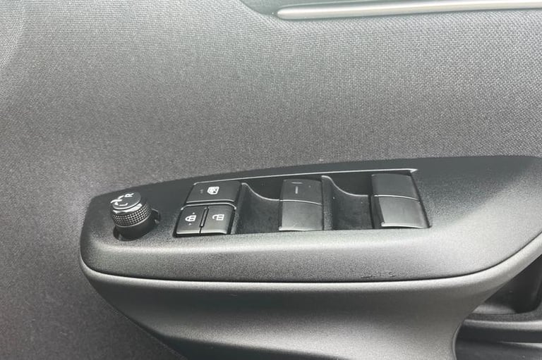 2022 Toyota Yaris Cross 1.5 Hybrid Icon 5dr CVT, Parking sensors, Media Screen, Sat Nav, Multifun...