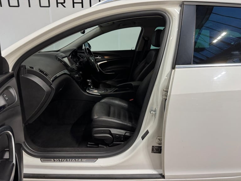 2015 Vauxhall Insignia 2.0 CDTi SRi Nav Sports Tourer Auto Euro 5 5dr Estate Diesel Automatic