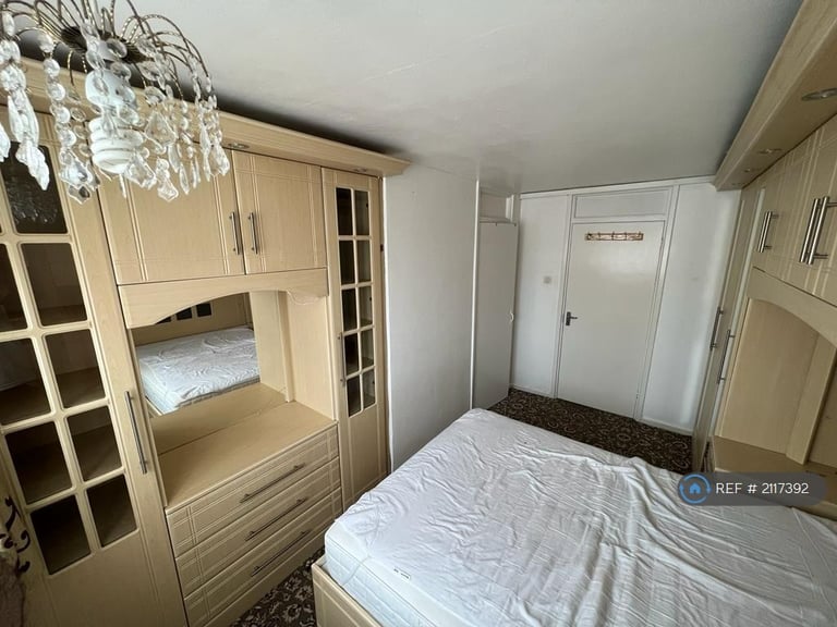 3 bedroom flat in Glebelands Road, Feltham, TW14 (3 bed) (#2117392)