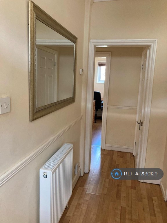 5 bedroom house in Shelbourne Road, Bournemouth, BH8 (5 bed) (#2130129)