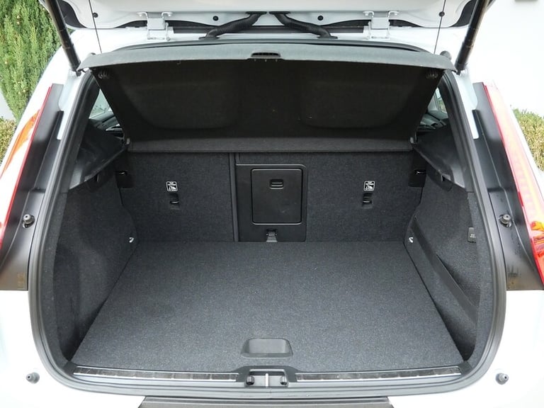 2020 Volvo XC40 2.0 B4P Inscription Pro 5dr Auto ESTATE PETROL Automatic