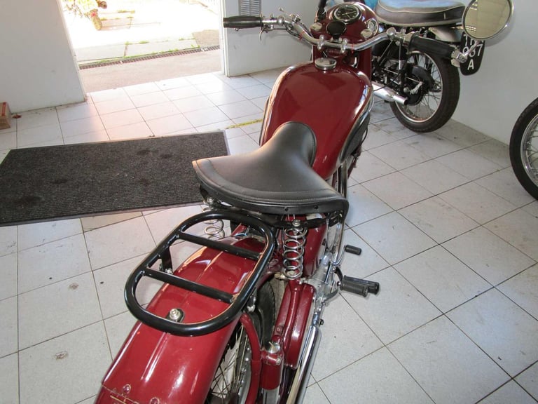 BSA B31 350 CC CLASSIC MOTORCYCLE