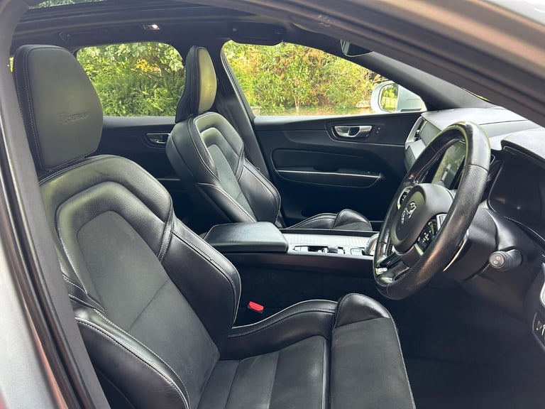 VOLVO XC60 2.0 R-Design T8 Twin Engine AWD 2018